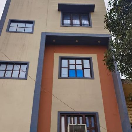 Namo Guest House Only For Indians พาราณสี ภายนอก รูปภาพ