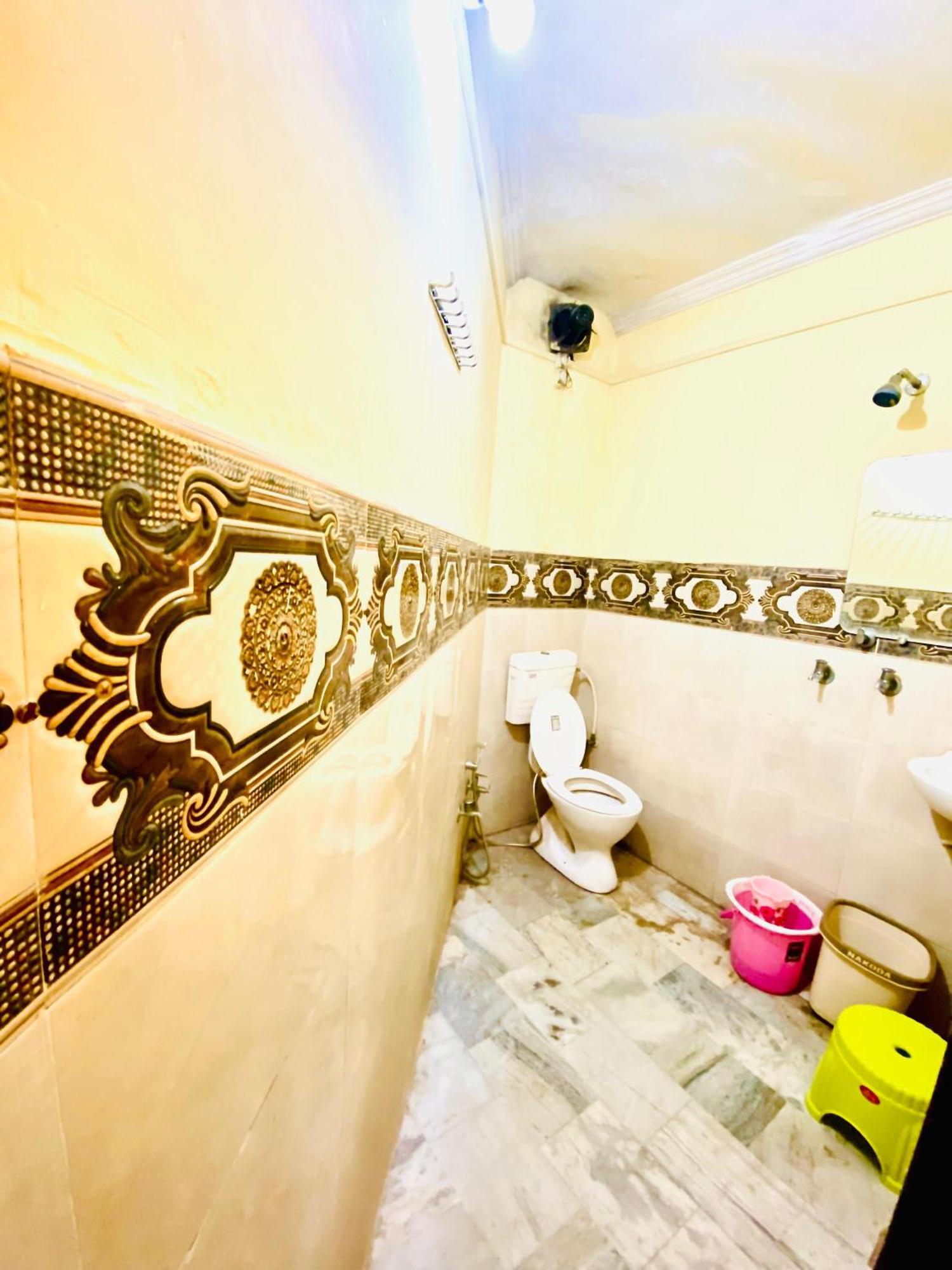 Namo Guest House Only For Indians พาราณสี ภายนอก รูปภาพ