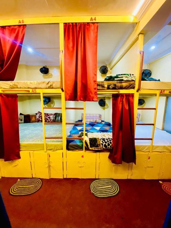 Namo Guest House Only For Indians พาราณสี ภายนอก รูปภาพ