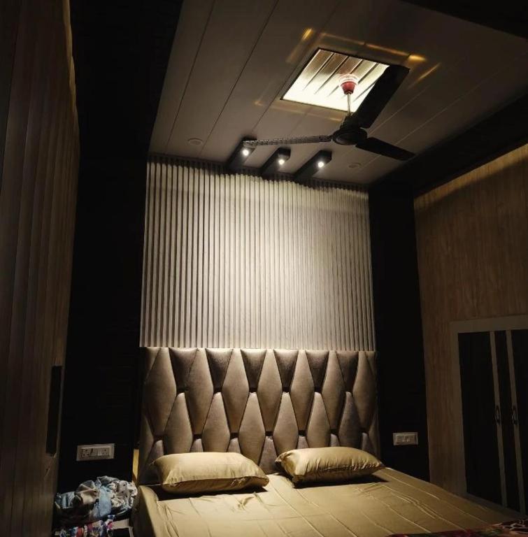 Namo Guest House Only For Indians พาราณสี ภายนอก รูปภาพ