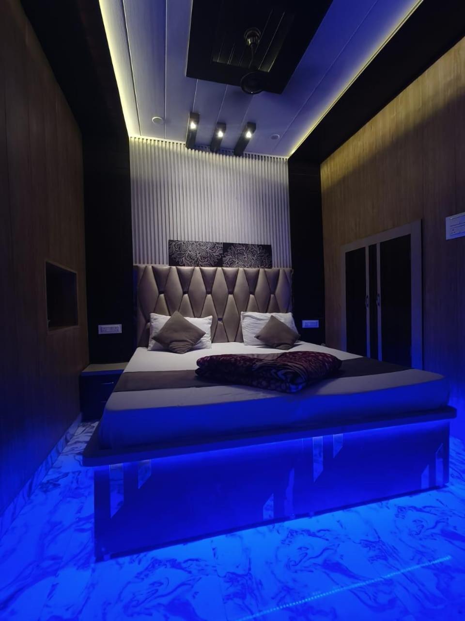 Namo Guest House Only For Indians พาราณสี ภายนอก รูปภาพ
