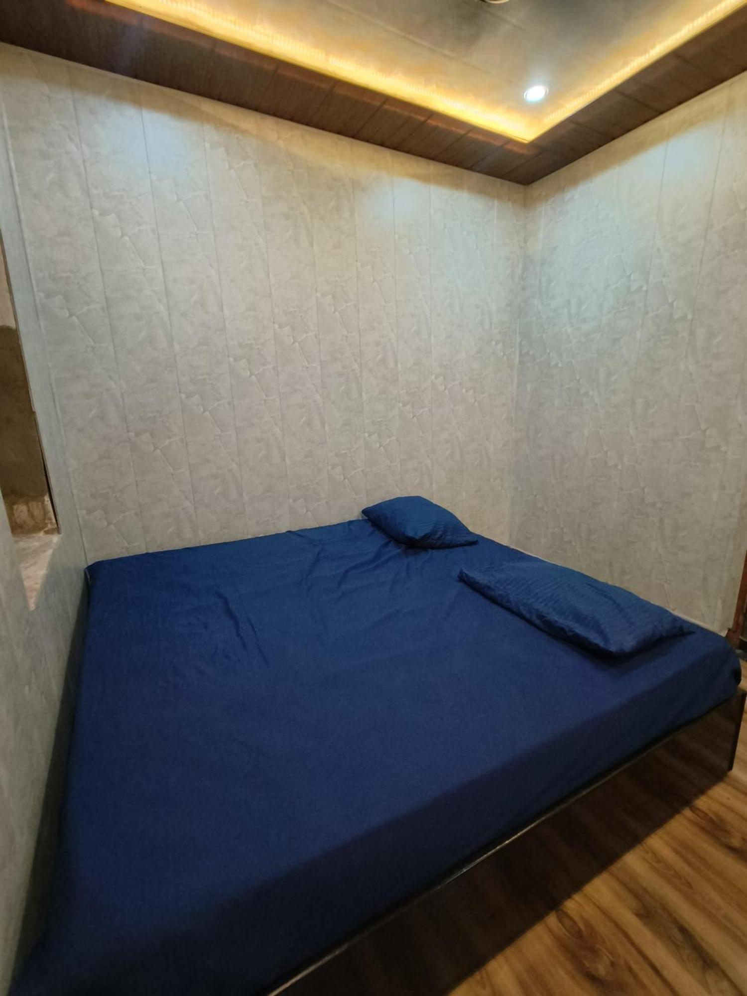 Namo Guest House Only For Indians พาราณสี ภายนอก รูปภาพ
