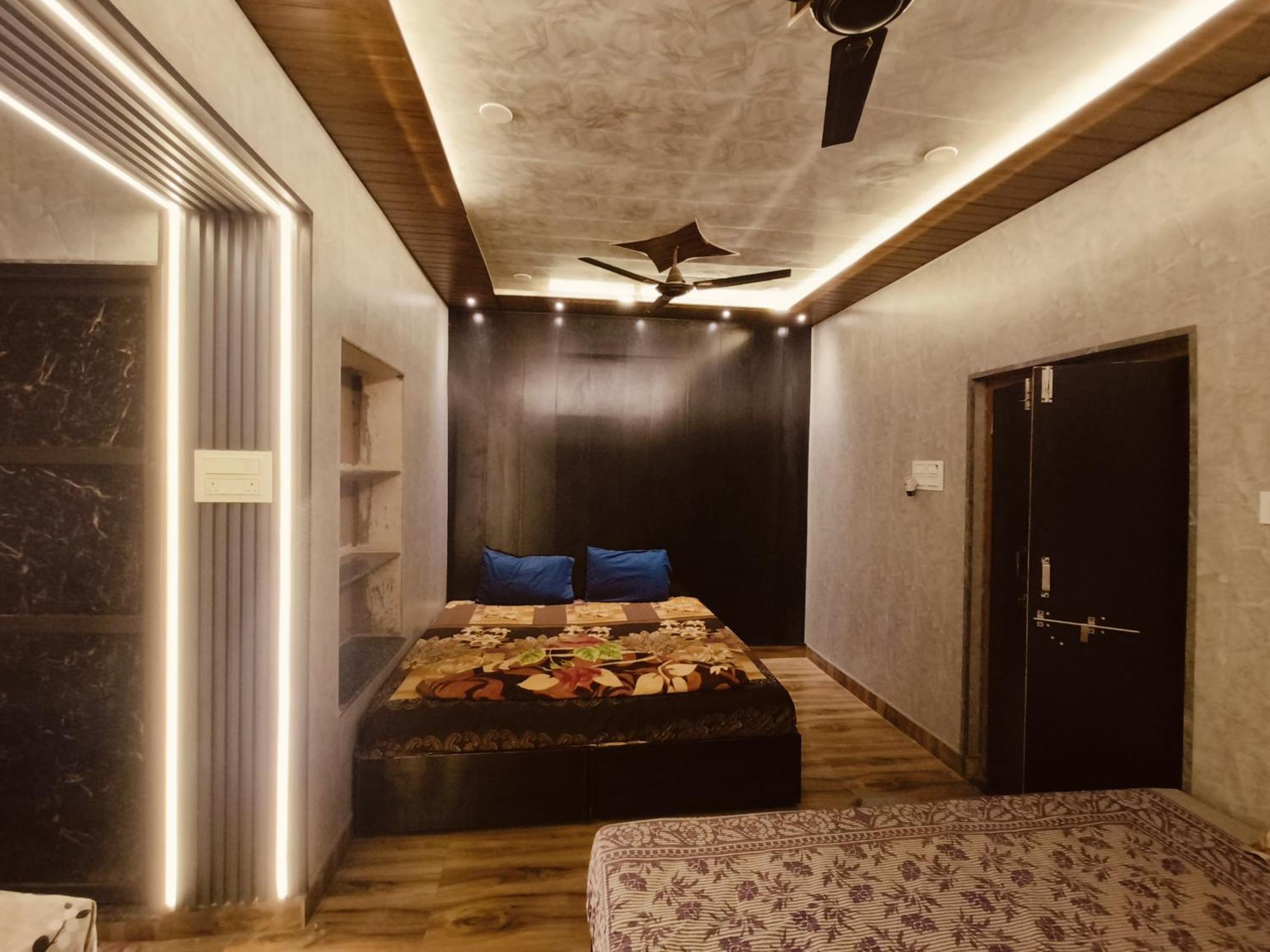 Namo Guest House Only For Indians พาราณสี ภายนอก รูปภาพ