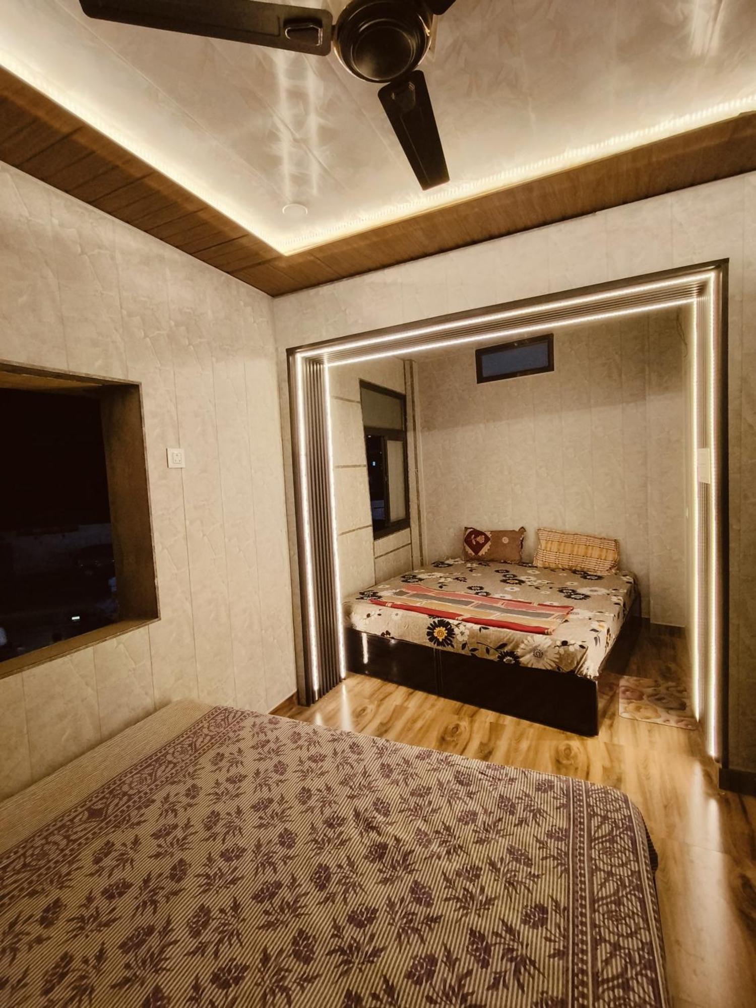 Namo Guest House Only For Indians พาราณสี ภายนอก รูปภาพ