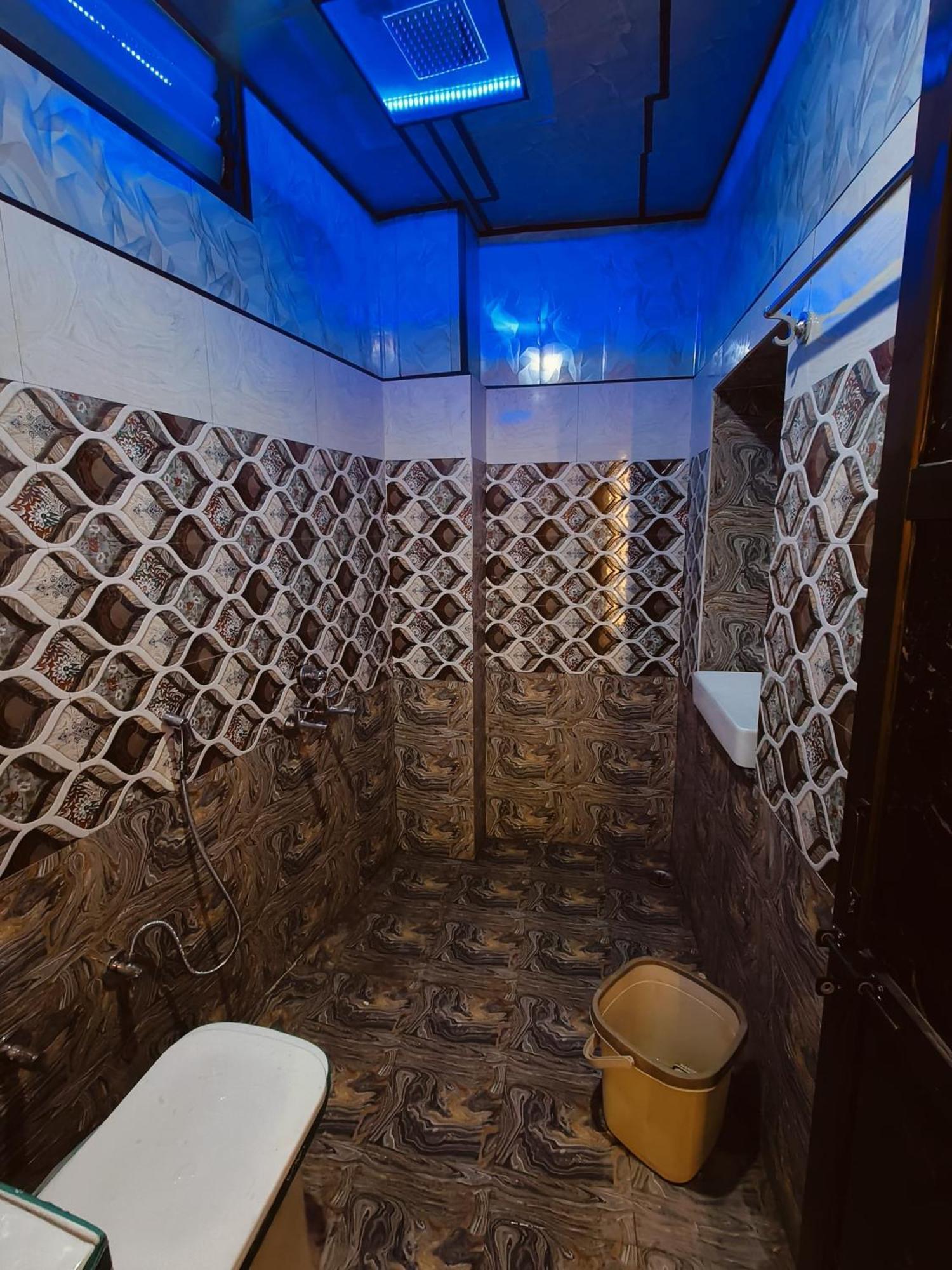 Namo Guest House Only For Indians พาราณสี ภายนอก รูปภาพ