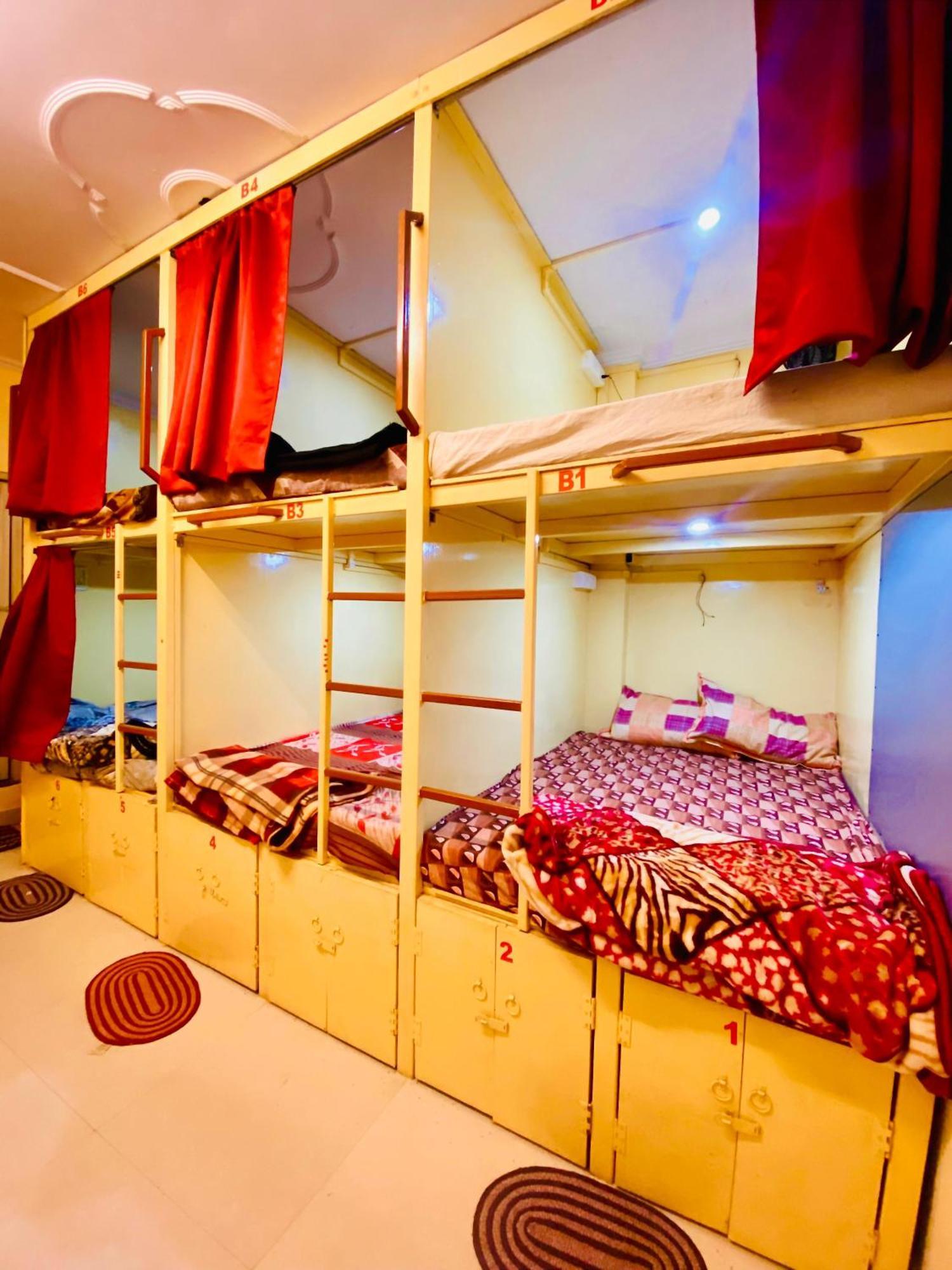 Namo Guest House Only For Indians พาราณสี ภายนอก รูปภาพ